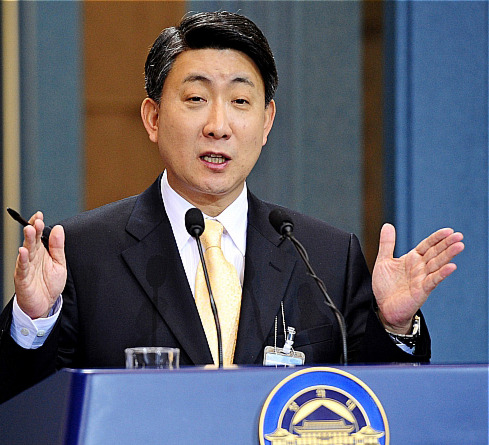 이동관