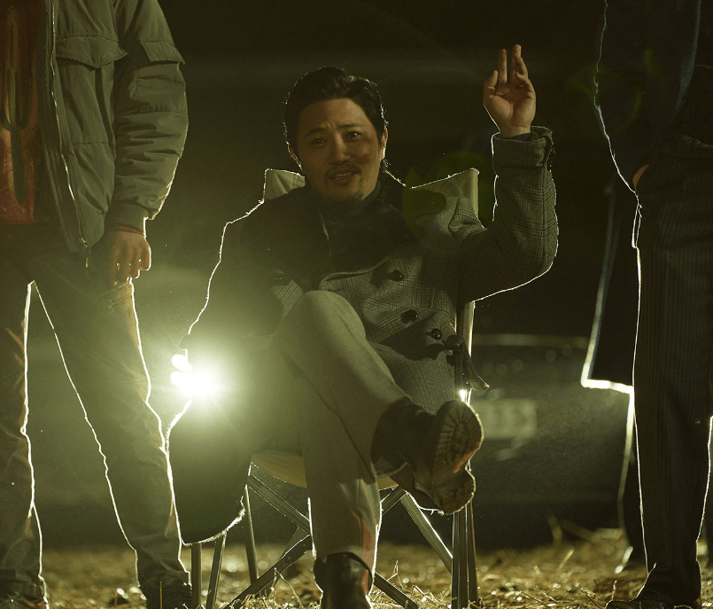 손을-올려-멈추라는-표시를-하는-용두