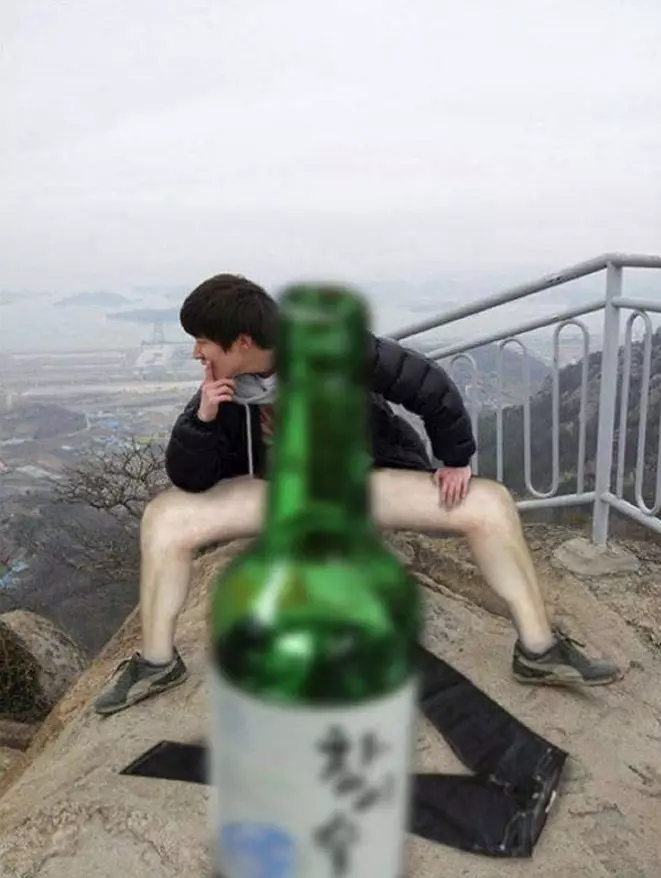 포토샵 앞에 소주 한 병 놔주세요