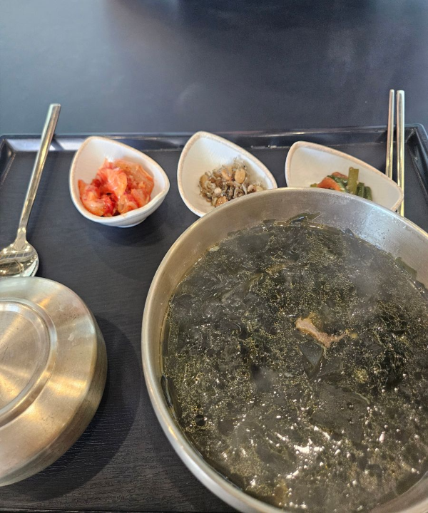 푸드코트 미역국 정식