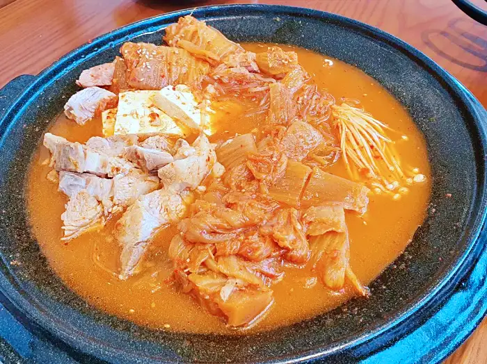 발산 마곡 맛집 솥뚜껑 한돈 김치찜
