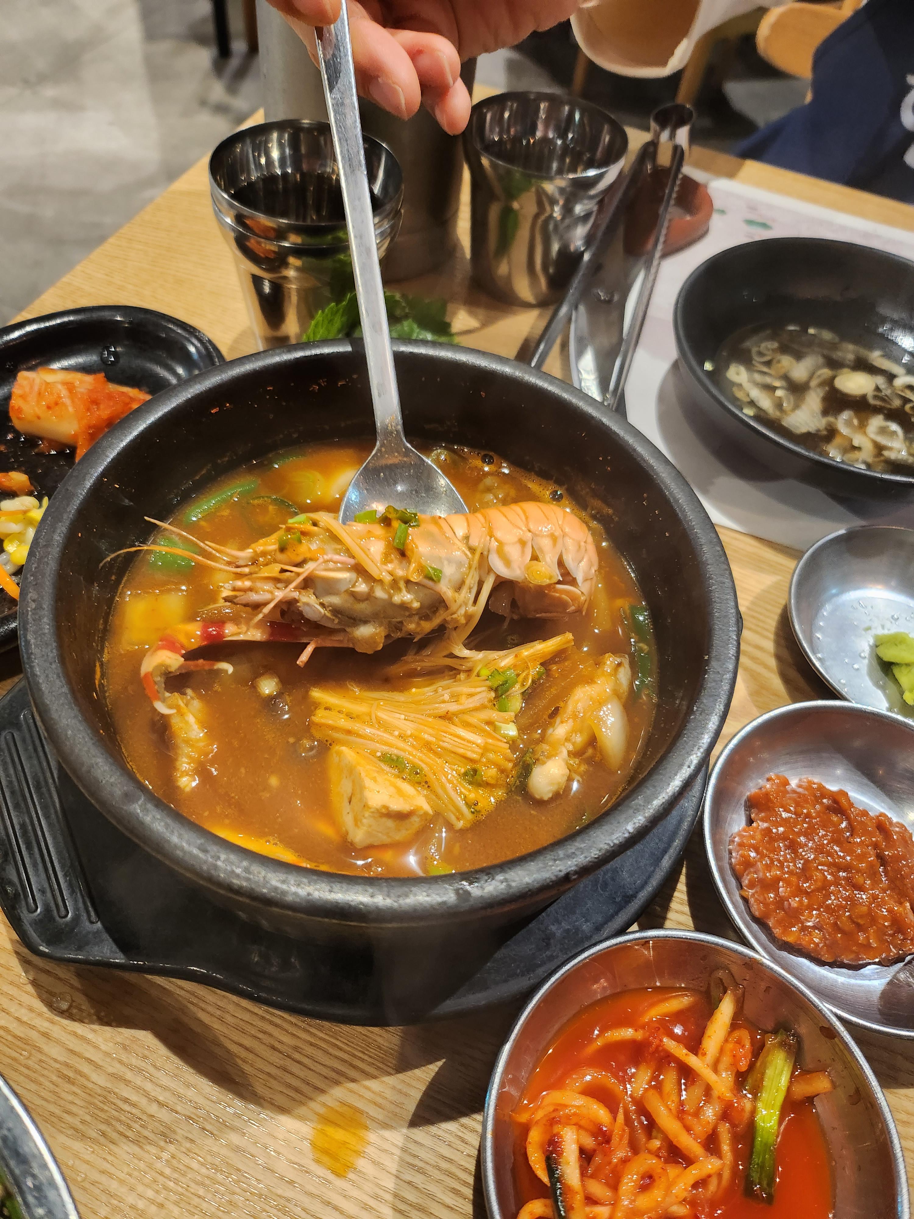 다다익고 호텔더본점 된장찌개에 이렇게 건너기가 실하다니!!