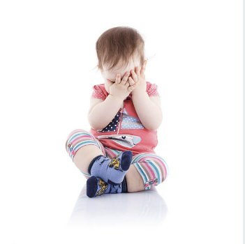 낯가림하는 아기