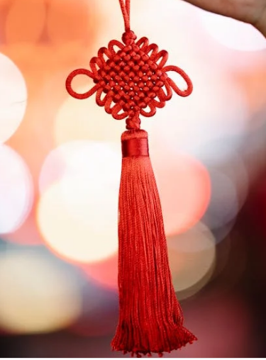 매듭의 미학: 한국 전통 매듭 공예와 그 상징성