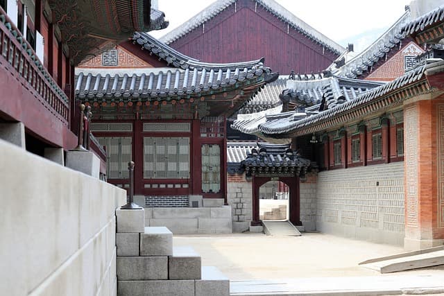 자연을 담은 집, 한옥의 현대적 활용법