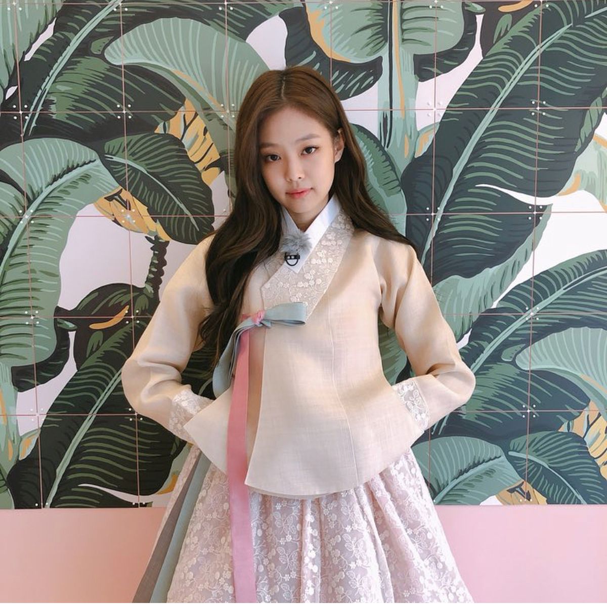 장원영 카리나 아이유 제니 여자 아이돌 한복 자태