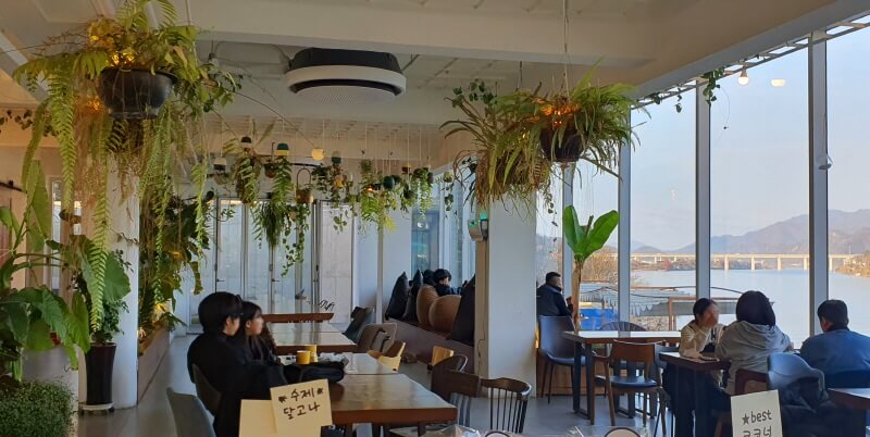 남양주-카페-라온숨-1층-리버뷰