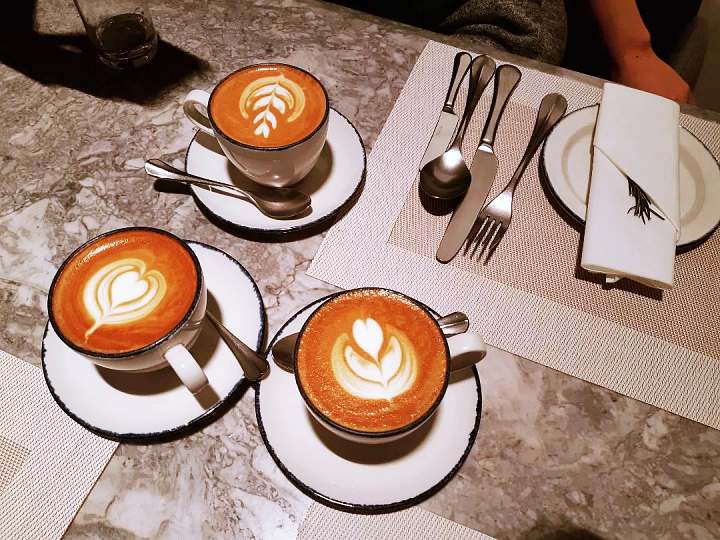 신랑수업 오스틴강 에그 베네딕트 콥 샐러드 브런치 카페 맛있는 레스토랑 강남 청담 맛집 위치 메뉴 가격 정보