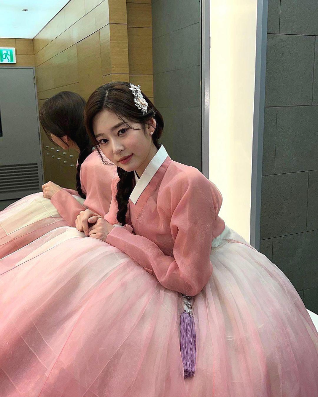 한복 입은 김민주 아씨