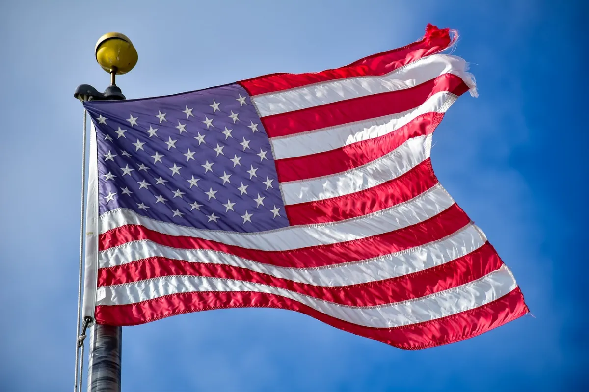 펄럭이는-성조기