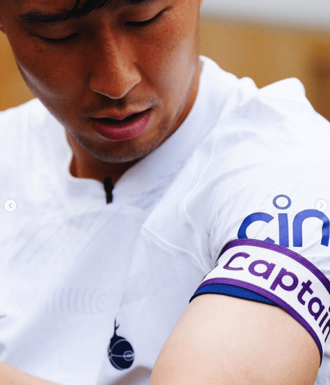 캡틴 완장을 착용한 손흥민