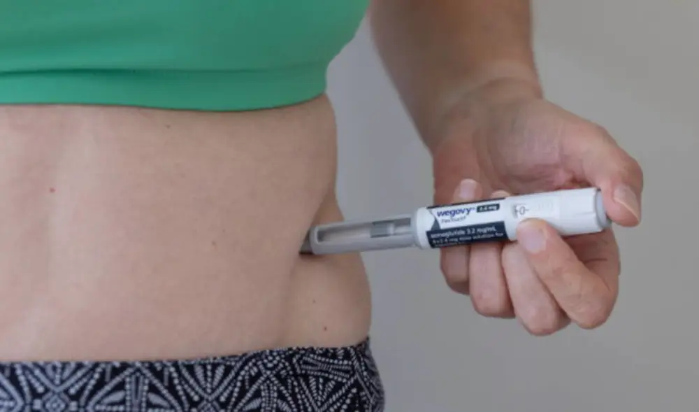 위고비 주사 맞는 장면