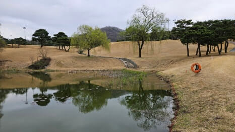 골프장 경험담 청주 세레니티cc 단순한 골프장이 아니라&amp;#44; 자연과 설계&amp;#44; 건축이 어우러진 공간 미학의 산물 완벽에 가까운 골프장