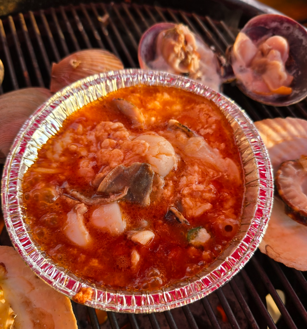 치즈와초장범벅에가득차있는조개들