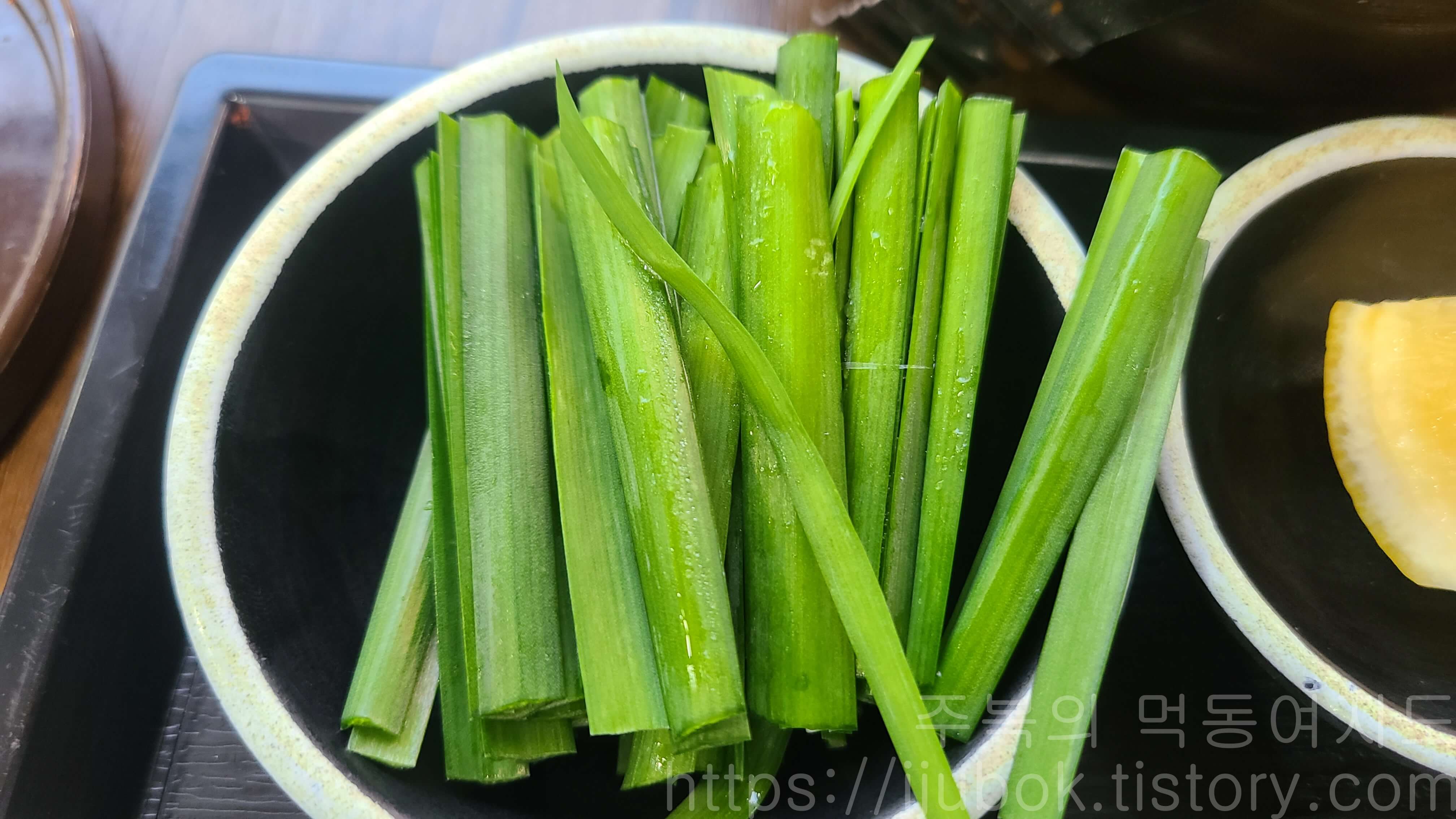 신포순대-밑반찬-부추