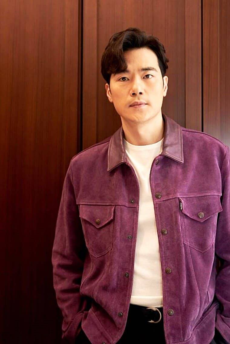 배우-김강우