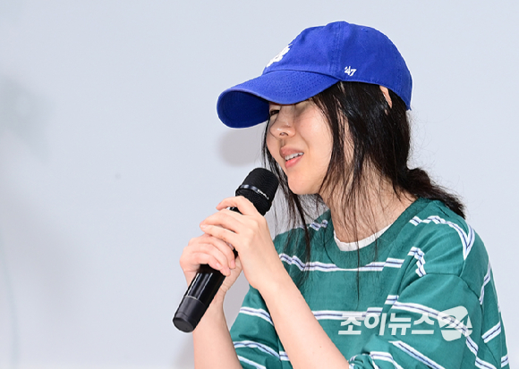 하이브와 갈등 중인 민희진 어도어 대표가 25일 오후 서울 강남구 한국컨퍼런스센터에서 긴급 기자회견을 갖고 있다. [사진=정소희 기자]