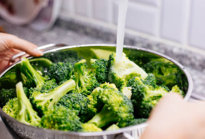 브로콜리 데치기