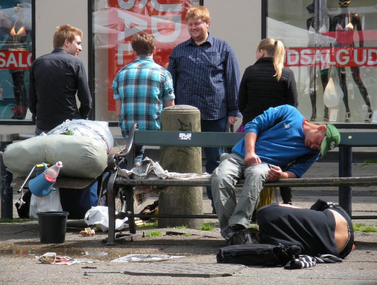 마약은 그 강력한 심리적 및 생리적 효과로 인해 중독성이 강하다