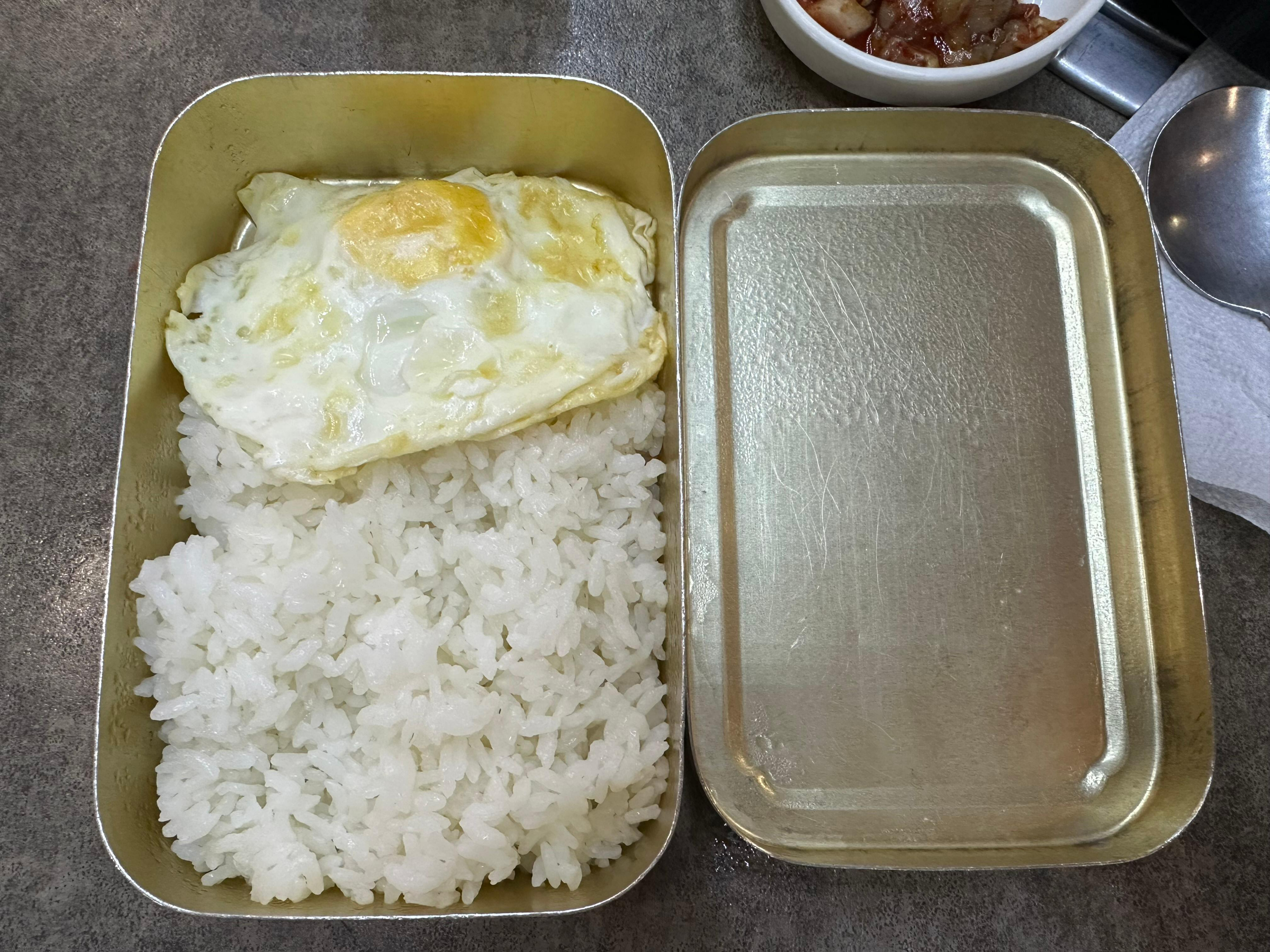 뚝닭 or 뚝불 뭐먹지?(서울 용산 삼각지 맛집 솔뫼, 점심 한식 밥집 맛집, 뚝배기 닭볶음탕, 뚝배기 불고기, 반찬 푸짐, 떡볶이 반찬, 도시락밥, 계란후라이 서비스, 저녁엔 전집, 완전 추천, 닭도리탕)