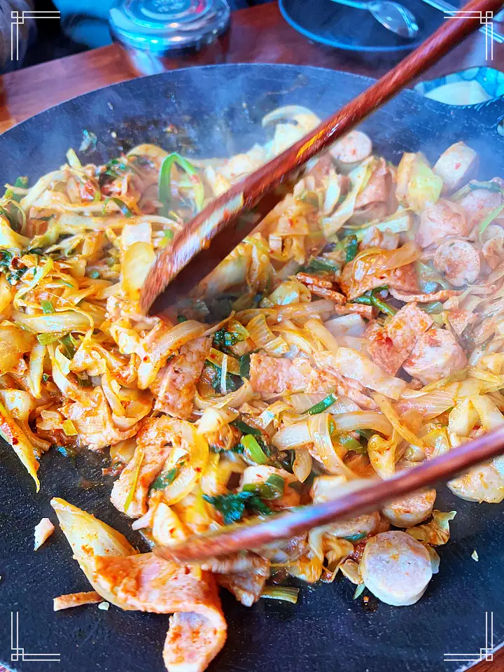 생생정보 수제햄 부대찌게 부대볶찌 수제 소세지 베이컨 햄으로 만드는 부대볶음 부대 찌개 맛집