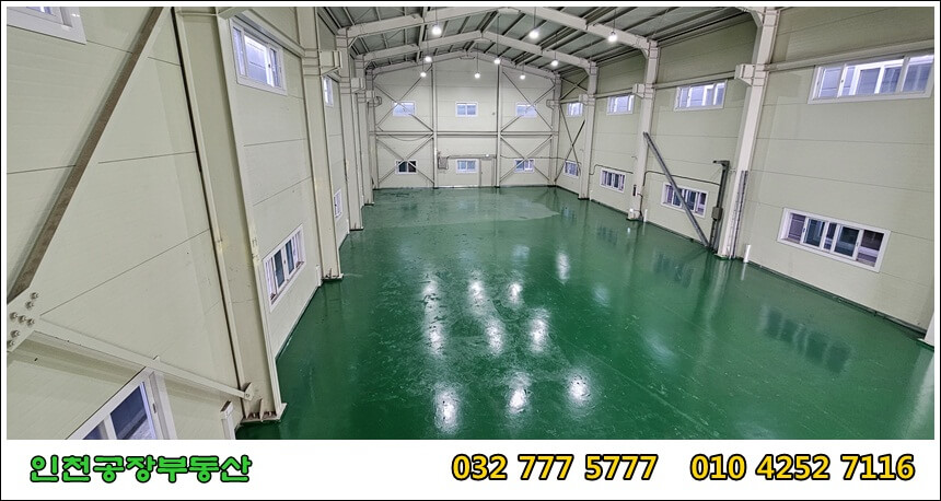 2층 사무실에서 바라본 1층 창고 내부 모습