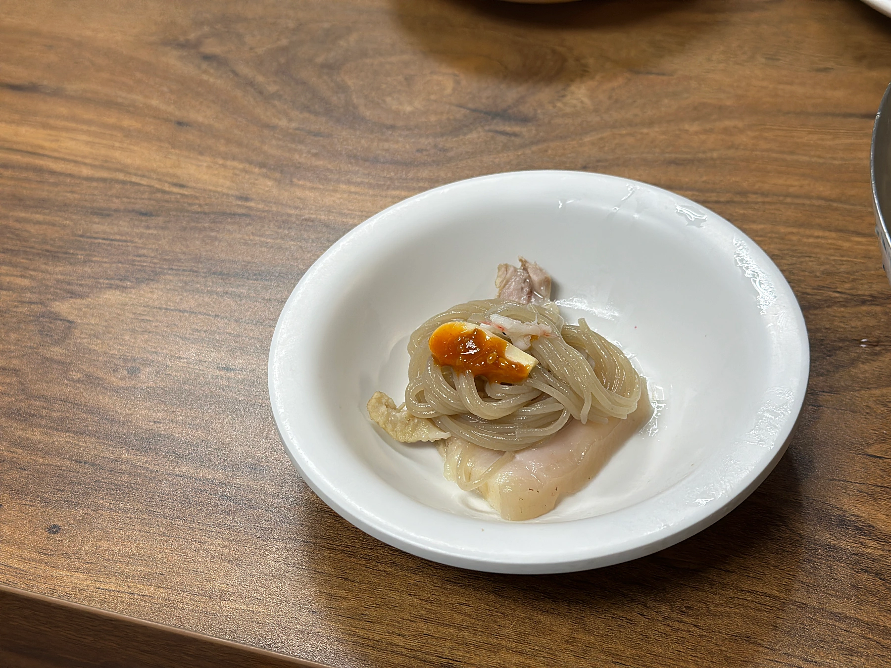 가장좋아하는-평양냉면-삼합-제육한점에-냉면을올리고-마늘과쌈장-새우젓조금올려서먹으면-아주궁합이좋다