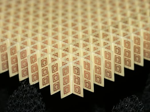 메타머티리얼(Metamaterial): 자연에 없는 특성을 만드는 인공 물질