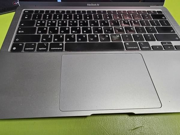 맥북에어-노트북-키보드