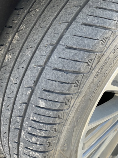 120&#44;000km를-주행한-그랜저IG-하이브리드-차량-타이어-상태입니다