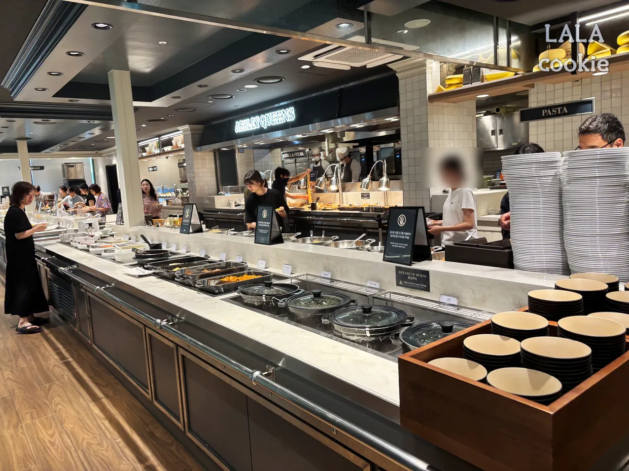 홍대-맛집-애슐리-퀸즈-내부-사진