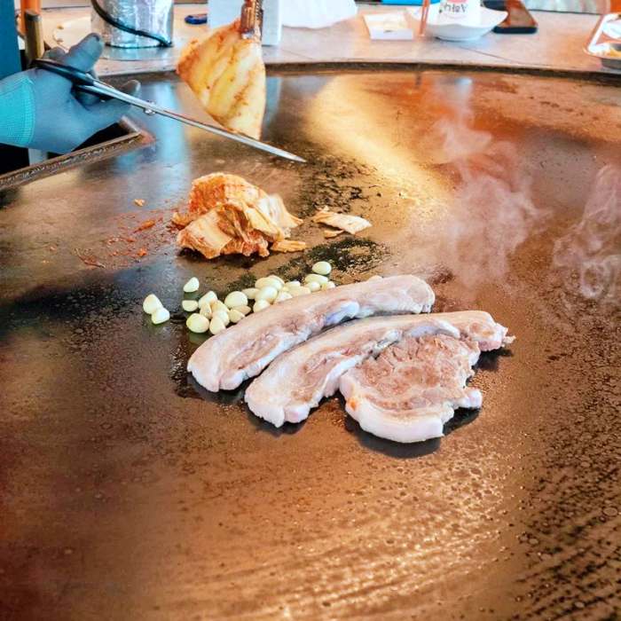 서민갑부 철판 삼겹살 행주산성 맛집 전참시 이영자 추천 삽자루 지리산 흑돼지 구이 비빔국수 잔치국수 연 매출 20억 원 조태중 방송 정보