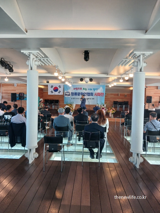 광진교 8번가 시낭송회 행사 전경 – 한강 위 유리바닥 무대에서 열린 문화공연