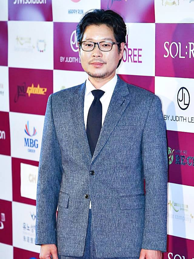 유재명