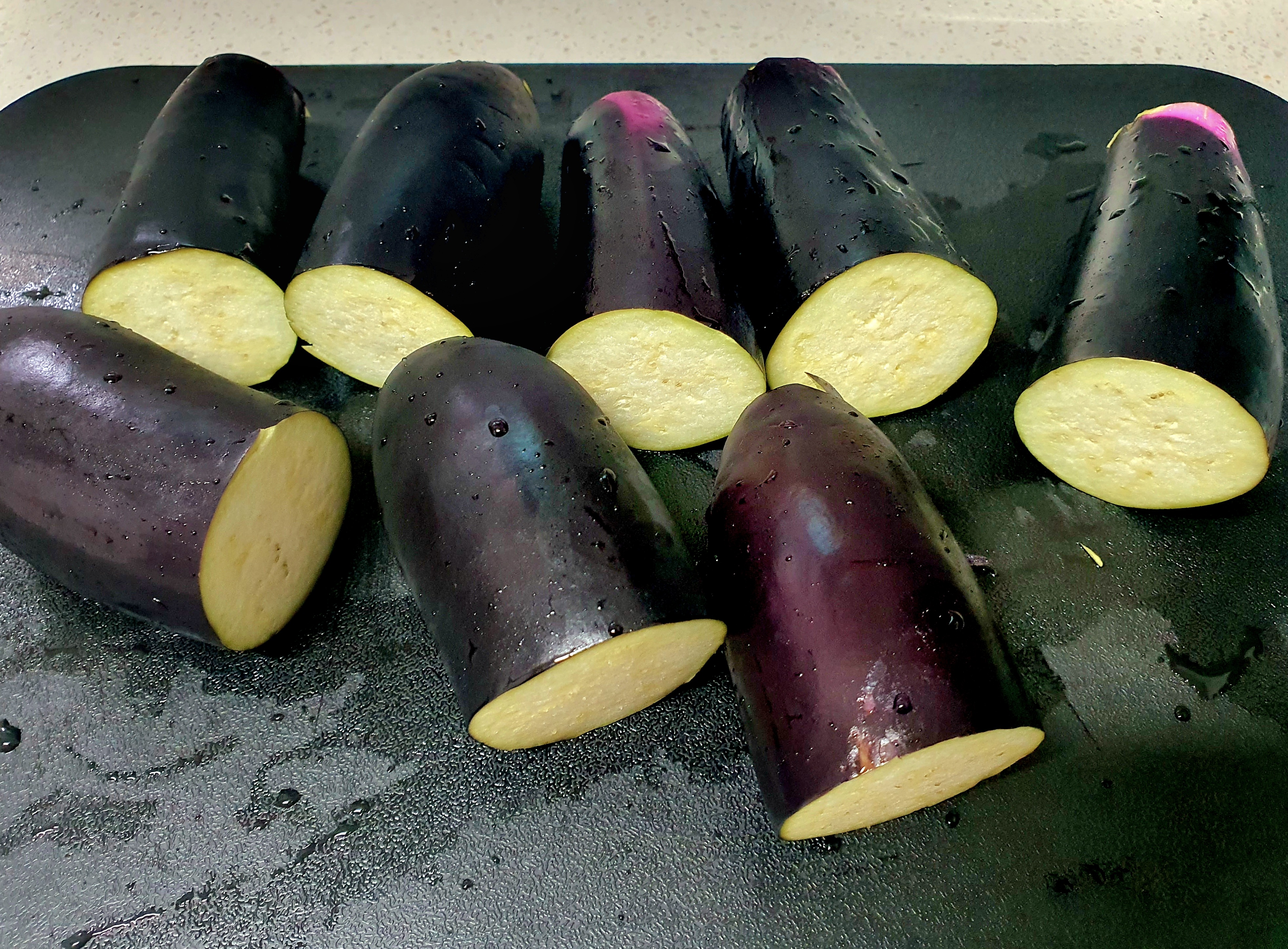 가지는-껍질을-벗기지-않아요.