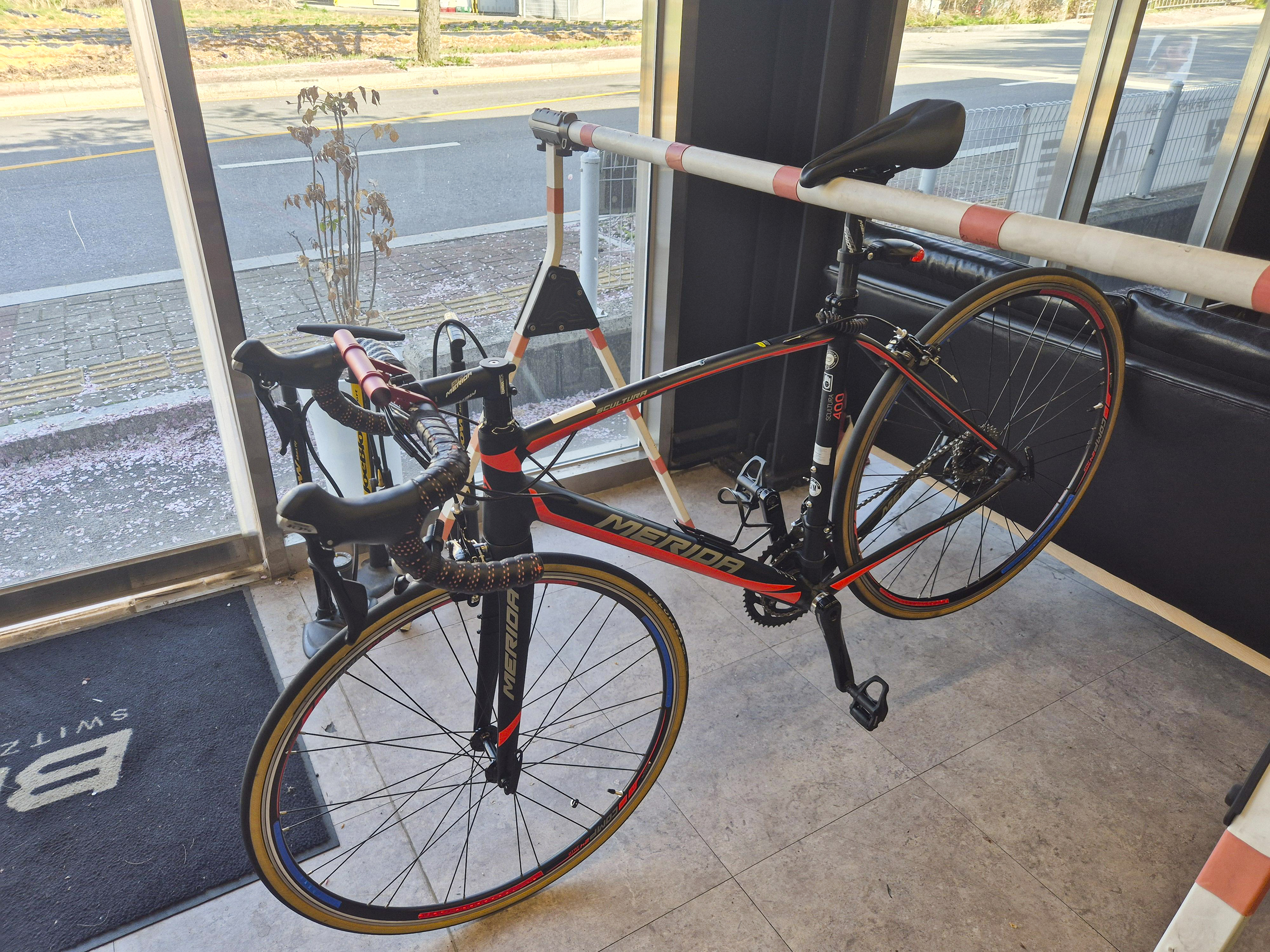 세차가 완료된 자전거 모습