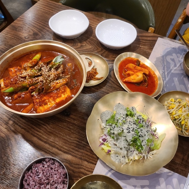 부천 신중동역 전설의 맛 시래기 듬뿍! 제주도 스타일 생 갈치조림 맛집 추천