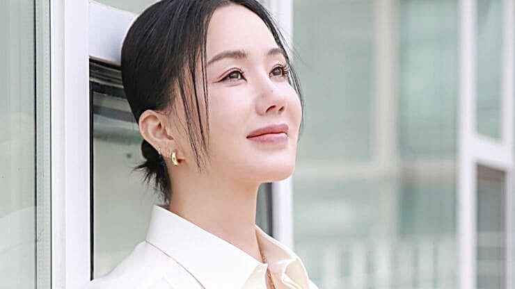 가수-겸-배우-엄정화