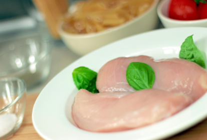 닭가슴살만 정답일까? 닭고기 부위별 단백질 함량 전격 비교!