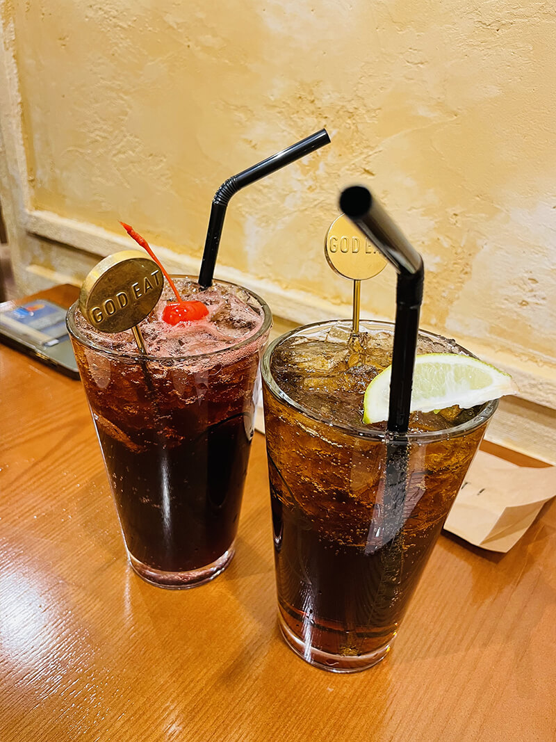 멕시콜라와 체리콕 음료 사진