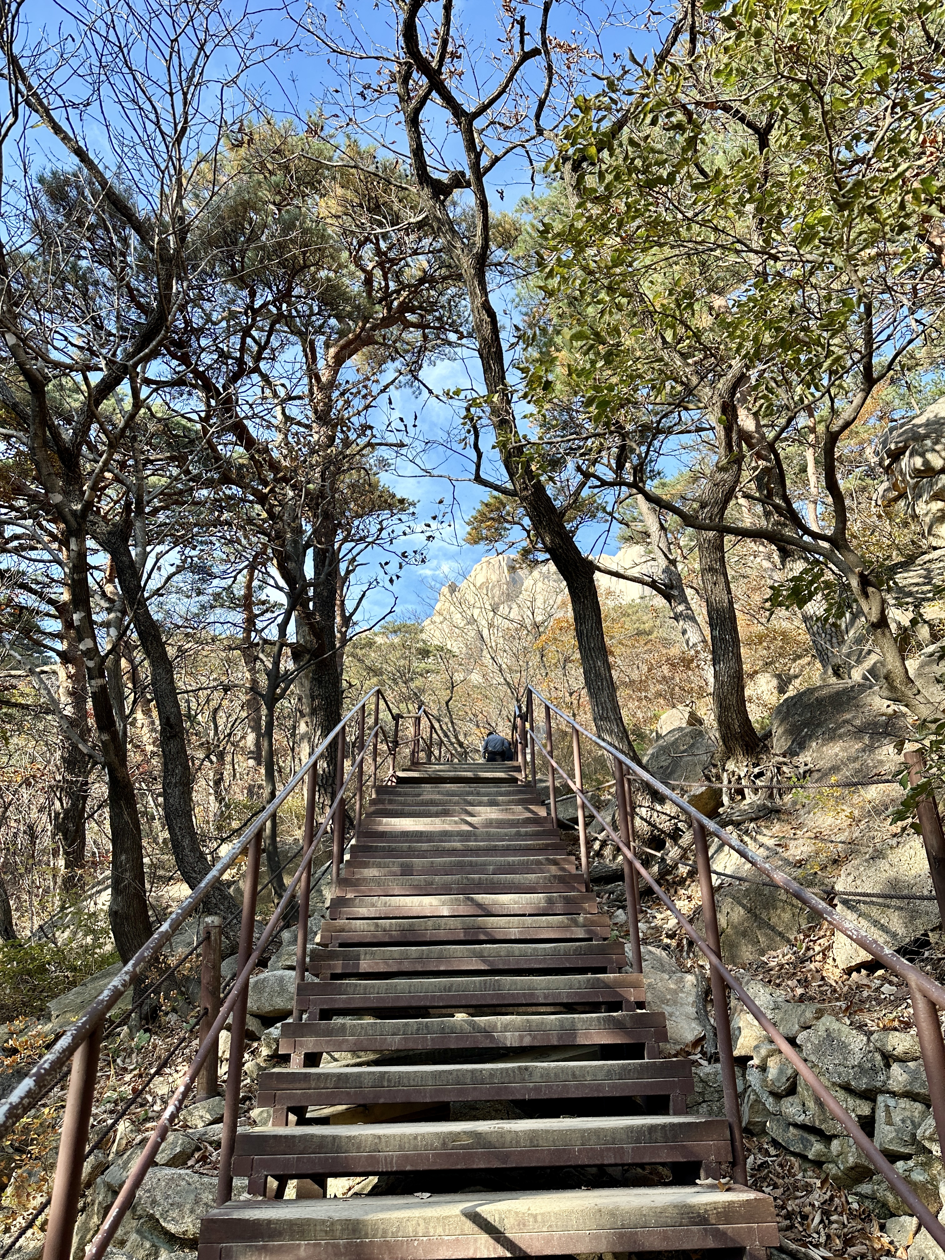 흔들바위 가는 계단