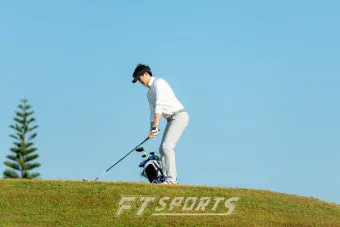 골프 오르막 공략 클럽증가 체중배분 스윙평면 조정_11
