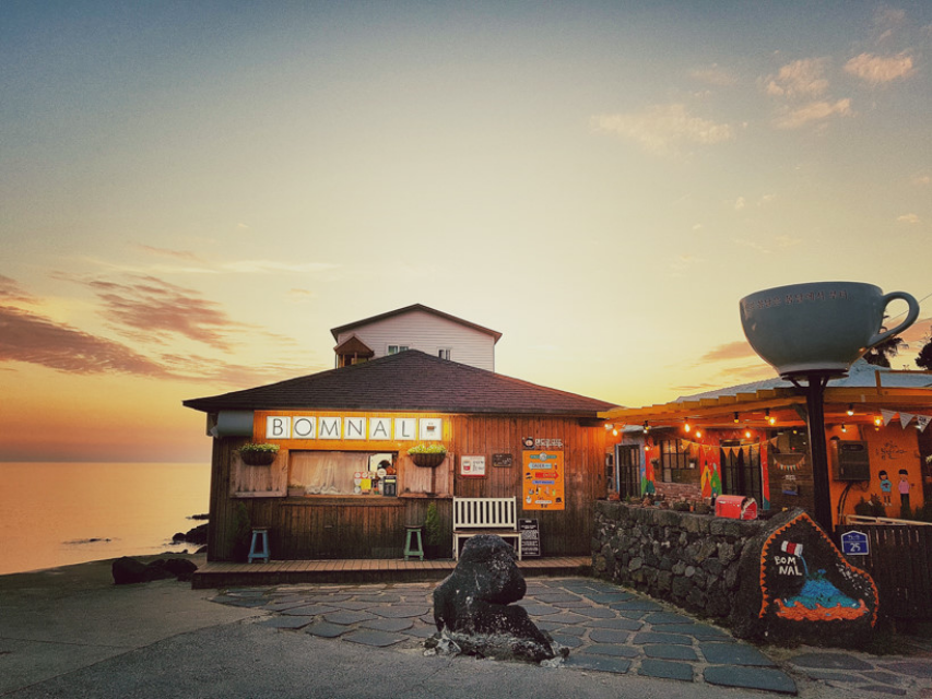 노을과-바다뷰가멋진-카페봄날