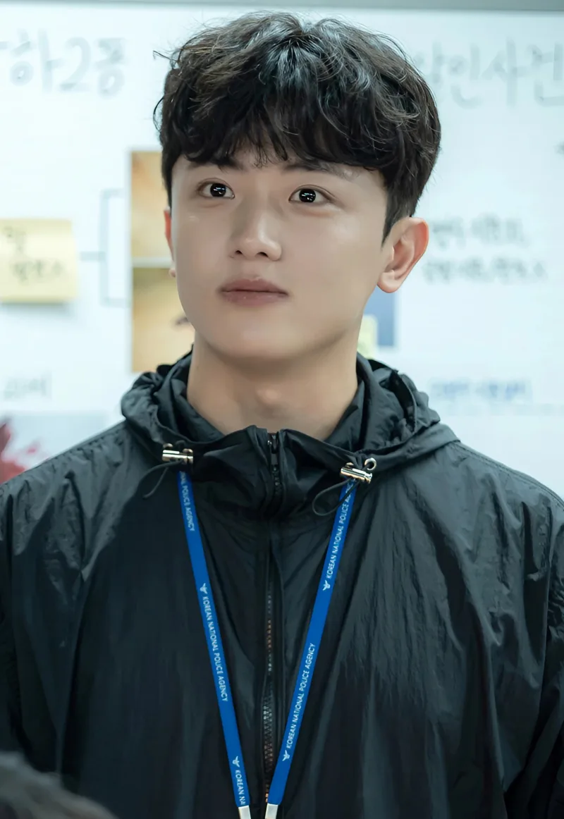 재벌X형사에서 최경진 역을 맡은 배우 김신비