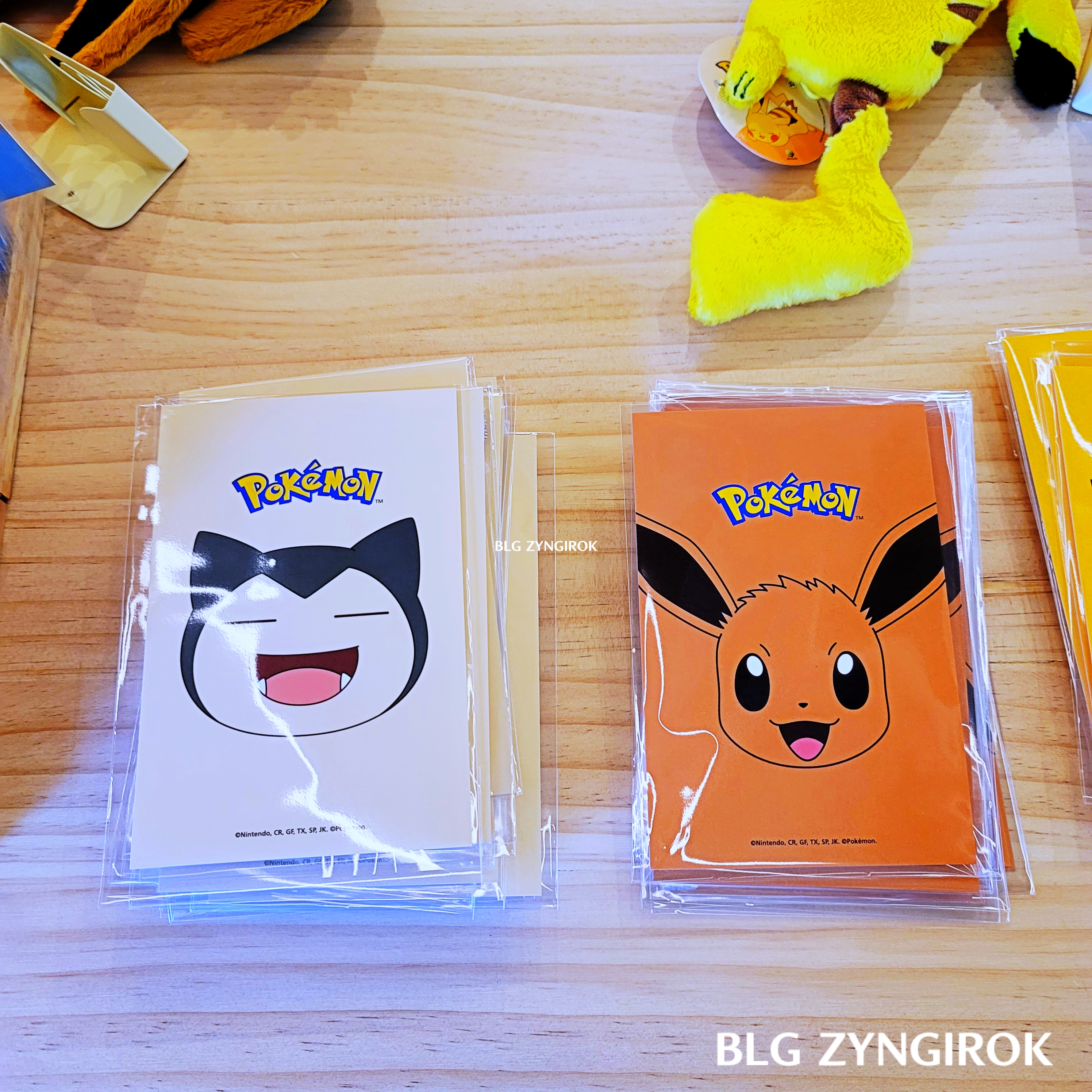 한남-베스킨라빈스-hive-잠만보-이브이-엽서가-진열되어있다.