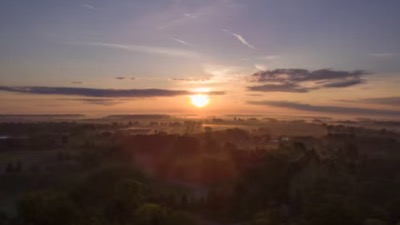 산맥 너머로 떠오르는 일출