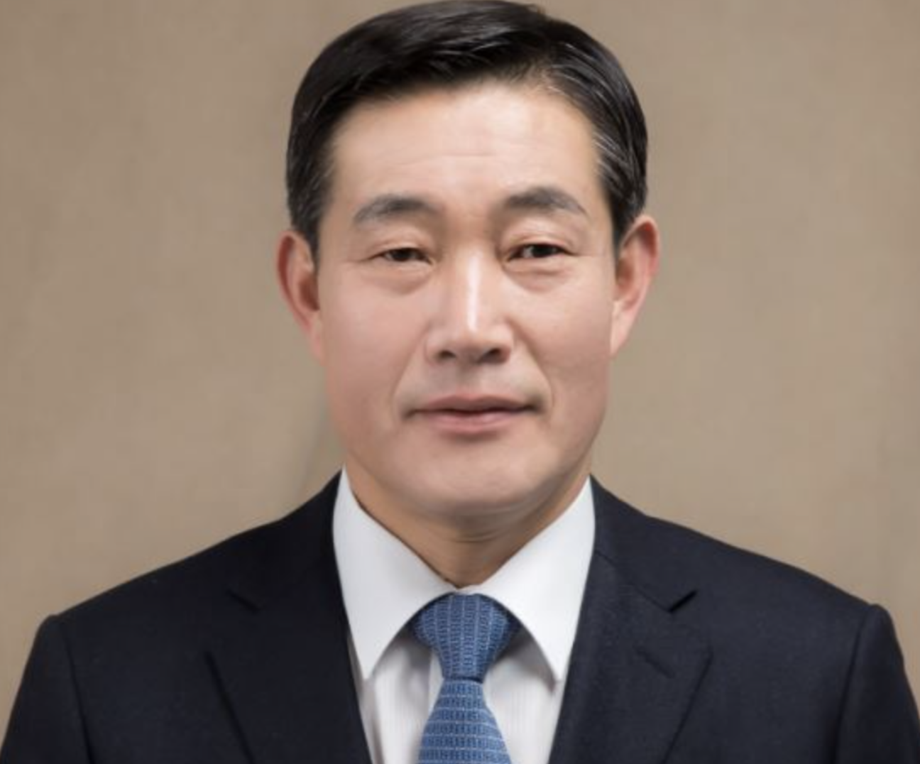 신원식 외모