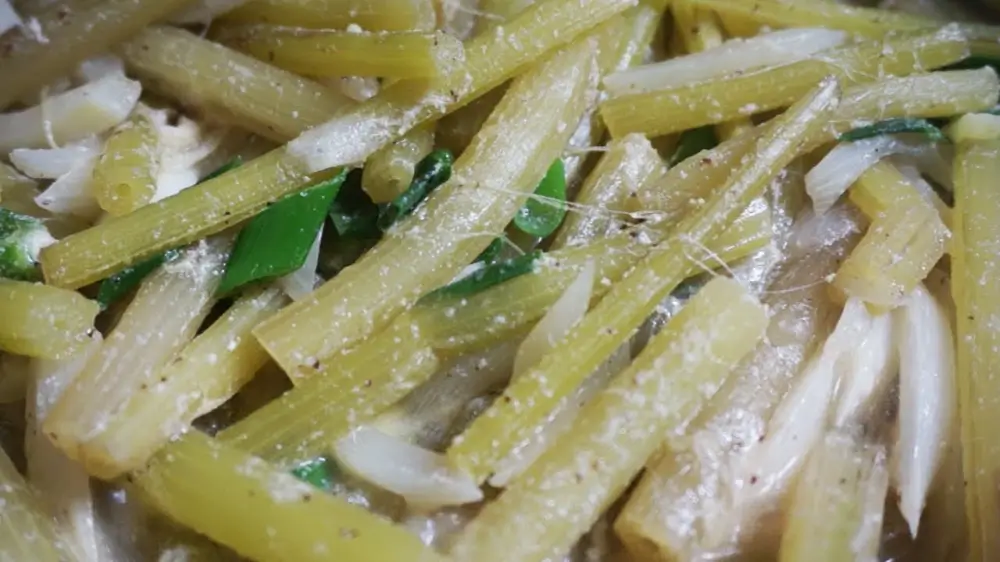 머위 나물 볶음