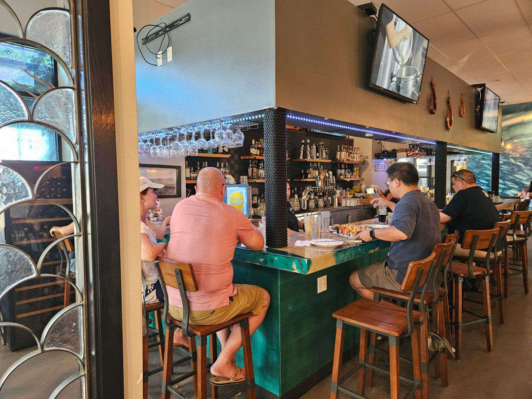 Umekes Fish Market Bar &amp; Grill 가게 내부