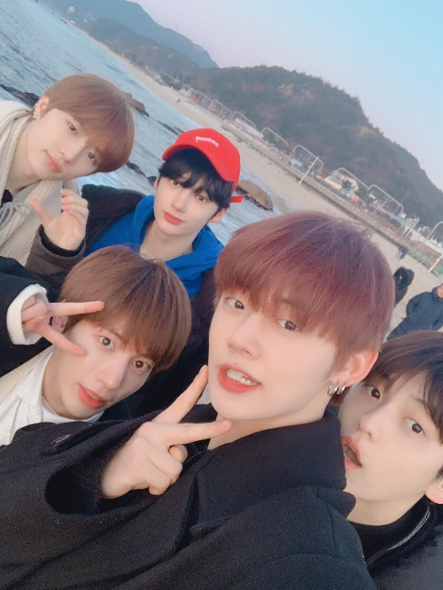 투모로우바이투게더 빌보드 200